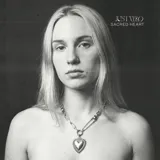 Collar plateado de acero quirúrgico con cadena de eslabones gruesos y dije de corazón sagrado con detalles de espinas.