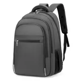 Mochila gris con bolsillo frontal, tres divisiones con cierre y capacidad para notebook. Cuenta con bolsillos laterales de rejilla para botellas y detalles reflectivos al frente.