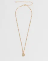 Cadena corta dorada con dije de la letra A cubierto de strass.