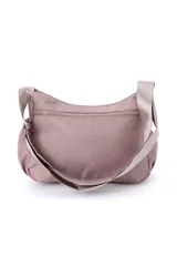 Bandolera color beige de nylon con correa ajustable y múltiples bolsillos con cierre.