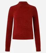 Blusa de chenille color rosa claro, con cuello alto y mangas largas.