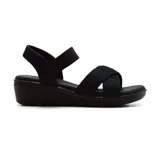 Sandalia con plataforma de goma color negro, con tiras elásticas cruzadas sobre el empeine y tira trasera elástica.