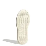 Championes Adidas Lite Court color beige con las tres tiras características de la marca en los laterales.