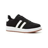 Championes grises de estilo casual con detalles en blanco, suela marrón y diseño de tres líneas blancas en el lateral.