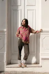 Sweater oversize de lana color negro con jacquard geométrico en blanco en la parte delantera, trasera y mangas.