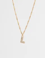 Cadena corta dorada con dije de la letra A cubierto de strass.