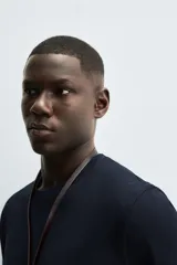 Pack de tres camisetas básicas de hombre, corte regular, cuello redondo y manga corta.