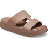 Sandalias Crocs modelo Getaway Platform H-Strap, color marrón, con plataforma y tira en forma de H. Fabricadas con material Croslite™.