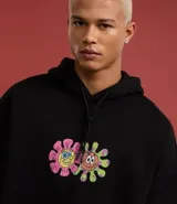 Buzo negro de algodón con felpa, corte boxy, capucha con cordón ajustable, manga larga, bolsillo canguro y estampa de Bob Esponja.