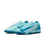 Championes de fútbol Nike Mercurial Zoom Vapor 16 Pro Tf, color celeste con detalles en azul.