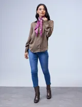 Pañuelo cuadrado de satén estampado con flores, marca Barrington.