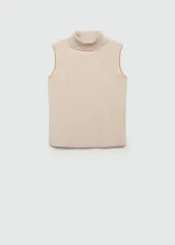 Top color beige de tejido de punto con cuello alto y sin mangas.