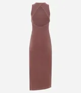 Vestido femenino new midi color rosado, confeccionado en rib de algodón con efecto marmorizado, cuello redondo y sin mangas. Posee textura acanalada y recorte abierto en la espalda.