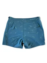 Short de baño azul con estampado de palmeras en tono gris, con bolsillos laterales y traseros, y ajuste lateral con hebilla metálica.