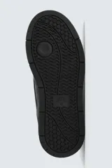 Zapatilla deportiva negra de estilo retro con suela de goma con volumen.