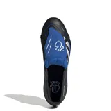 Championes de fútbol Adidas Predator League FT, color negro con detalles en azul y plateado.