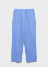 Pantalón de lino celeste con cintura elástica ajustable con cordón.