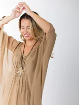 Vestido túnica blanco de seda italiana con frunce, calce oversized y talle único. Lleva forro elastizado al tono.