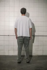 Remera celeste de algodón, corte cuadrado y mangas cortas.