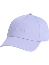 Gorra de sarga de algodón orgánico color lila claro, con cierre ajustable y logo de Calvin Klein en TPU plateado bordado en el frente.