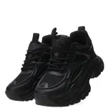 Championes urbanos color beige con suela chunky.