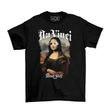Remera negra de algodón con estampado de la Mona Lisa intervenida con una banda blanca sobre los ojos y la frase "Science bitch!"