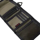 Billetera Rip Curl color verde con logo de la marca en negro y rojo. Diseño plegable con cierre de velcro.