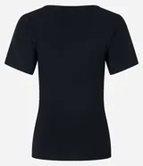 Blusa fucsia de viscosa con escote en V y aro metálico.