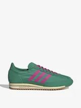 Zapatillas Adidas SL 72 OG, color verde con detalles en fucsia y suela color caramelo. Inspiradas en el modelo original de 1972, con exterior de piel suave y capas de gamuza.