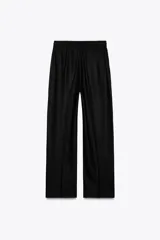Pantalón negro de lino, de tiro alto con cintura elástica ajustable con cordones, bolsillos delanteros y pernera recta.