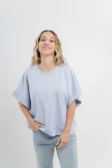 Buzo verde agua de algodón grueso, manga corta y corte oversize.