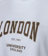 Remera deportiva corta de microfibra color blanco, con cuello redondo, mangas cortas y estampa "London" en marrón.