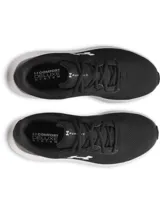 Championes de running Under Armour Charged Pursuit 4, color negro con detalles en celeste y logo blanco. Capellada de malla transpirable y entresuela Charged Cushioning® para amortiguación y protección contra impactos.