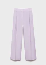 Pantalón de corte recto color lila con pinzas frontales y tiro alto.