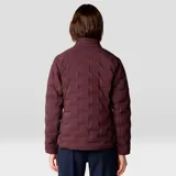 Campera color borgoña con cierre frontal, bolsillos laterales con cierre y logo de la marca en el pecho.