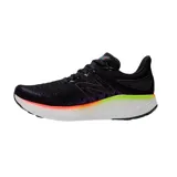 Championes de running New Balance, color negro con detalles en violeta, naranja y verde.