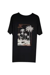 Remera de manga corta color ladrillo, con cuello redondo y corte holgado.