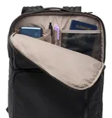Mochila negra de poliéster con múltiples compartimentos con cierre, correas ajustables para los hombros y logo de la marca en el frente.