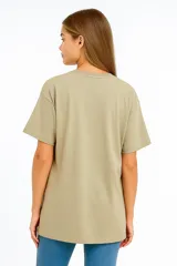 Remera negra de algodón con cuello redondo y mangas cortas. Estampado frontal con un corazón rojo atravesado por un rayo, tigres y la frase "Let It Rock".