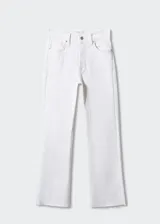 Jeans flare crop blancos de tiro alto con bajo deshilachado.