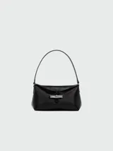 Cartera de hombro Longchamp modelo Le Roseau, tamaño S, color negro con cierre de broche metálico plateado.