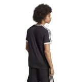 Remera Adidas Adicolor Classic negra con cuello redondo y ribete blanco, mangas cortas con ribete blanco y tres rayas blancas en los hombros. Logo Adidas bordado en el pecho.