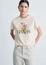 Camiseta color crema con estampado de flores y texto "Send me Flowers".