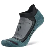 Medias invisibles de running con confort oculto, diseñadas para ofrecer amortiguación y absorción de humedad durante actividades deportivas.