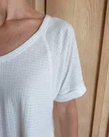 Remera fresca y cómoda de corte holgado, en jersey de lino o algodón tramado.