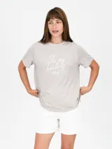 Remera color salmón con estampado de flor blanca y texto "Venice California".