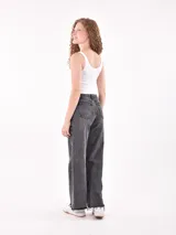 Musculosa corta gris de algodón con logo estampado en el pecho.