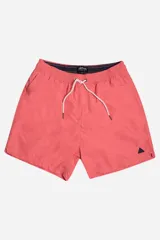 Short de baño liso color salmón, con cintura elástica y cordón de ajuste blanco. Posee bolsillos laterales y un bolsillo trasero. Lleva un pequeño logo triangular de goma en la parte inferior izquierda.