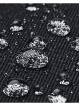 Mochila Under Armour Loudon negra con logo blanco estampado en el frente. Cuenta con dos compartimentos con cierre, asa de mano y correas acolchadas ajustables.