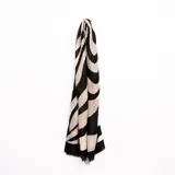 Pashmina con diseño de rayas en blanco y negro, suave y ligera.